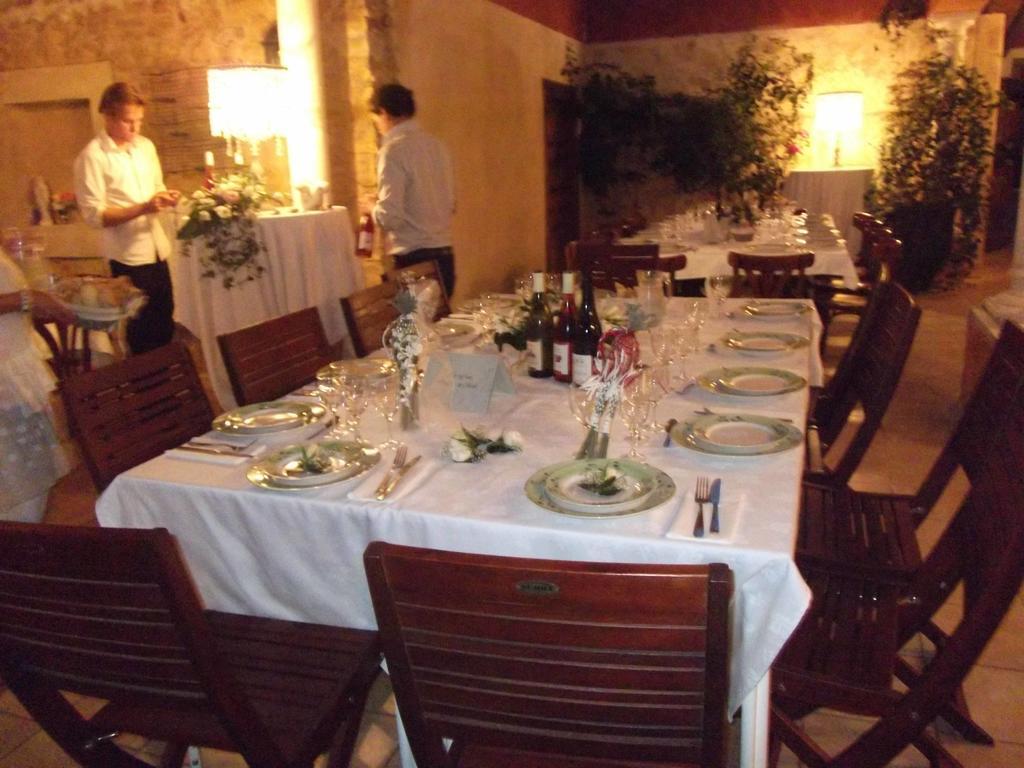 Pousterle De Sabran - Piscine & Hammam Apartman Kültér fotó